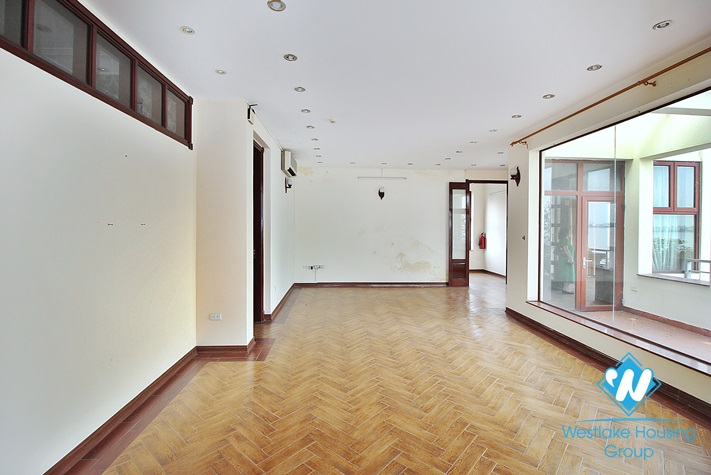 Lakeview an Embassy villa or office for rent in Trich Sai street, Tay Ho