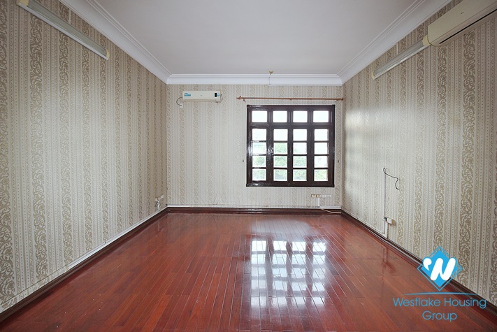 Lakeview an Embassy villa or office for rent in Trich Sai street, Tay Ho