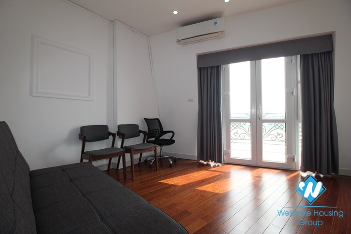 Renovated 3 beds apartment with lakeview for rent in Quang An st, Tay Ho