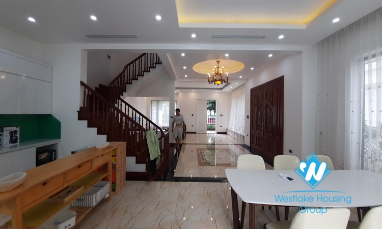 Four bedroom villa for rent in Vinhome Riverside near BIS school.