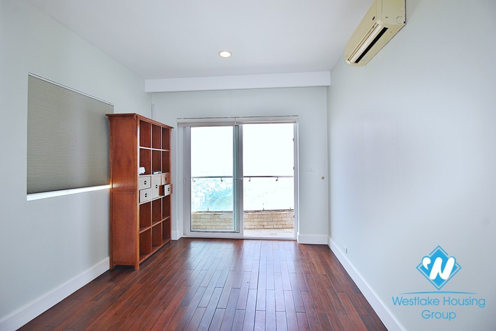 Lake view and high floor 5 beds apartment for rent in Golden Westlake building, Tay Ho