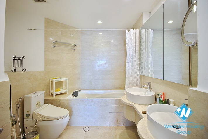 Lake view and high floor 5 beds apartment for rent in Golden Westlake building, Tay Ho