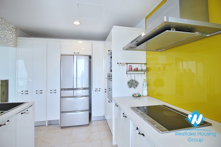 Lake view and high floor 5 beds apartment for rent in Golden Westlake building, Tay Ho