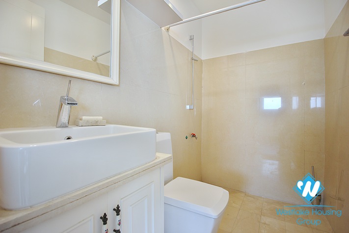 Lake view and high floor 5 beds apartment for rent in Golden Westlake building, Tay Ho