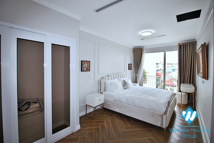 Lake view and luxurious 4 beds apartment for rent in Xuan Dieu st, Tay Ho