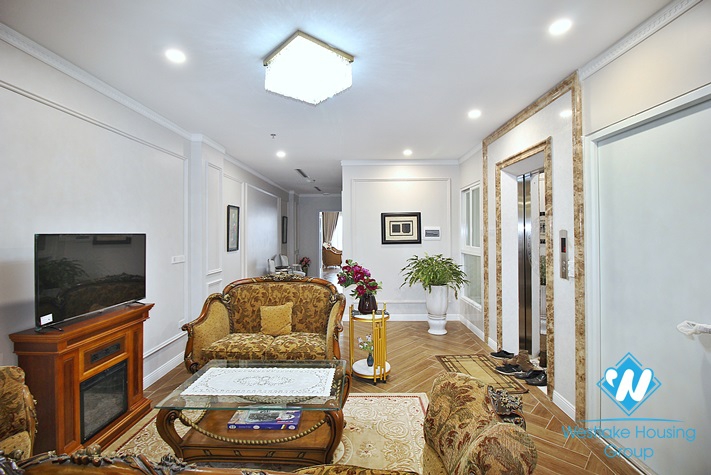 Lake view and luxurious 4 beds apartment for rent in Xuan Dieu st, Tay Ho