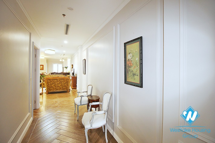 Lake view and luxurious 4 beds apartment for rent in Xuan Dieu st, Tay Ho