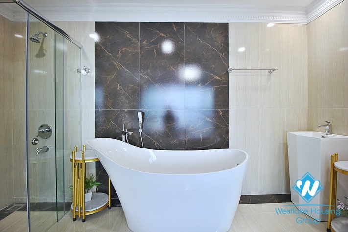 Lake view and luxurious 4 beds apartment for rent in Xuan Dieu st, Tay Ho