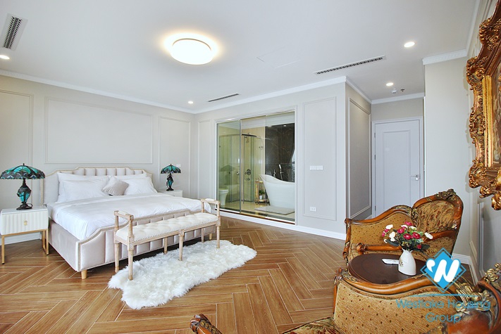 Lake view and luxurious 4 beds apartment for rent in Xuan Dieu st, Tay Ho