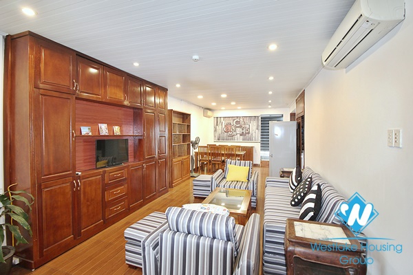 A good price 3 bedroom apartment for rent in Xuan dieu, Tay ho