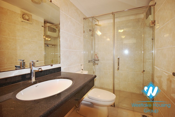 A good price 3 bedroom apartment for rent in Xuan dieu, Tay ho