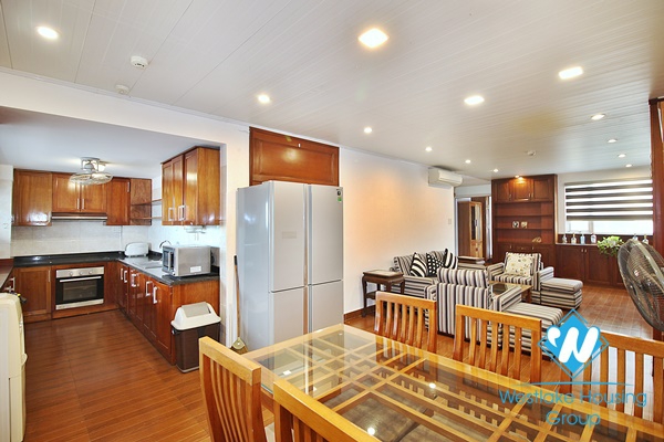 A good price 3 bedroom apartment for rent in Xuan dieu, Tay ho