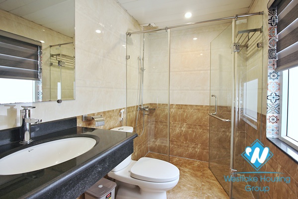 A good price 3 bedroom apartment for rent in Xuan dieu, Tay ho