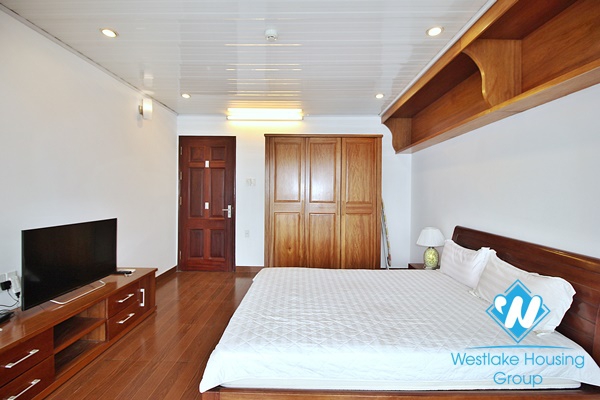 A good price 3 bedroom apartment for rent in Xuan dieu, Tay ho