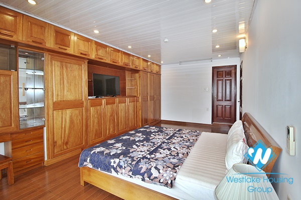 A good price 3 bedroom apartment for rent in Xuan dieu, Tay ho