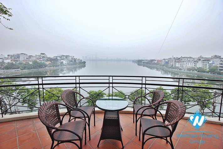 Renovated and lake view 3 beds apartment for rent in Xuan Dieu st, Tay Ho
