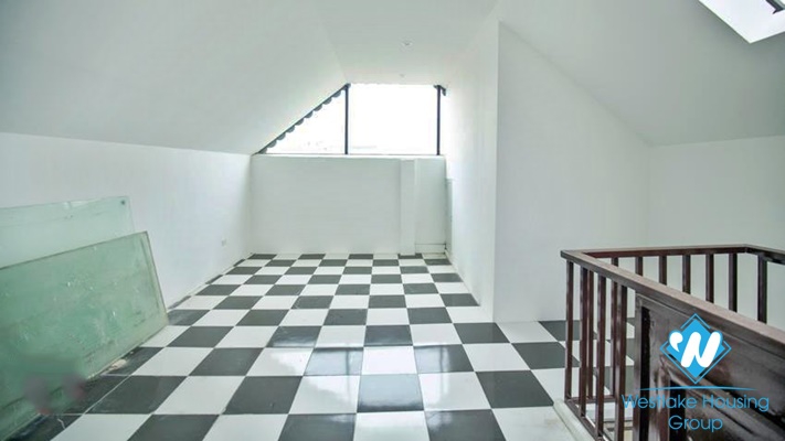 Unfurnished 4 beds house for rent in Au Co st, Tay Ho, Ha Noi