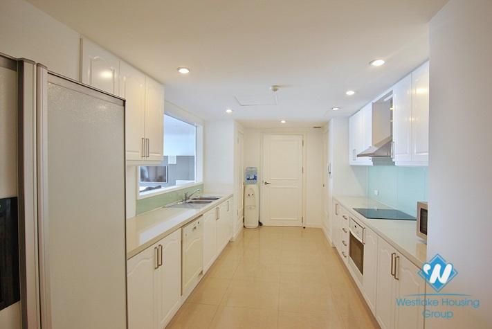 Beautiful lake view 4 bedroom apartment for rent in Tay ho, Hanoi