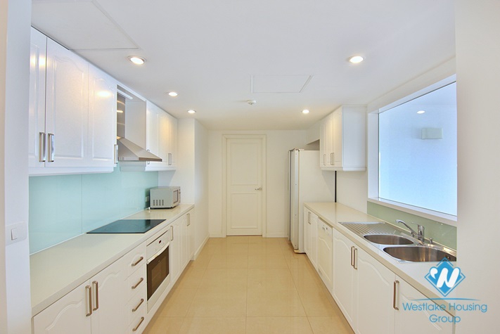 Beautiful lake view 4 bedroom apartment for rent in Tay ho, Hanoi