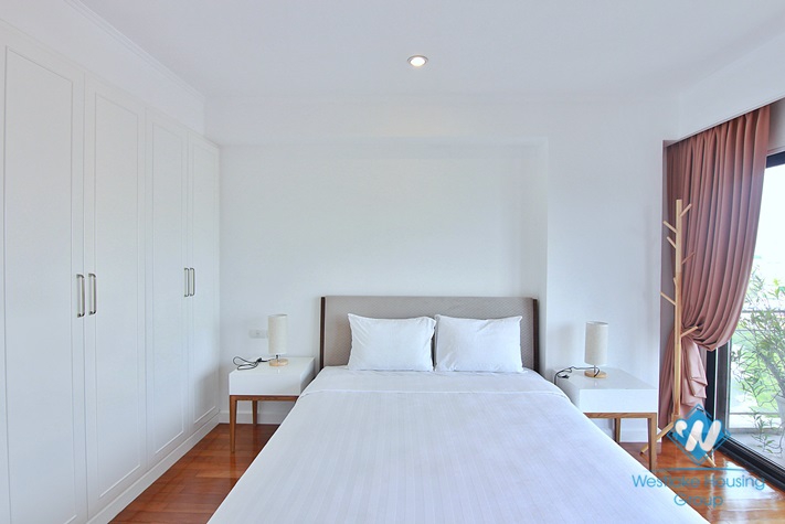 Beautiful lake view 4 bedroom apartment for rent in Tay ho, Hanoi