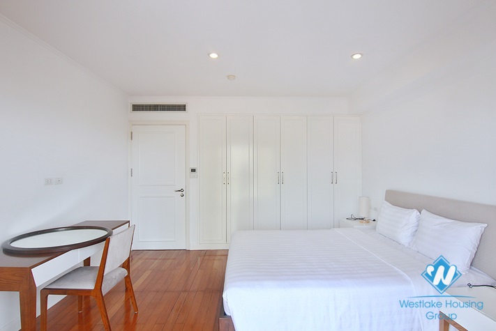 Beautiful lake view 4 bedroom apartment for rent in Tay ho, Hanoi