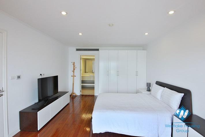 Beautiful lake view 4 bedroom apartment for rent in Tay ho, Hanoi