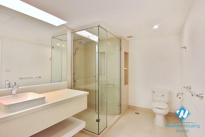 Beautiful lake view 4 bedroom apartment for rent in Tay ho, Hanoi