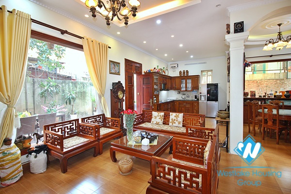 A spacious 5 bedroom house for rent in Nghi tam, Tay ho