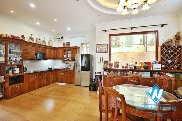 A spacious 5 bedroom house for rent in Nghi tam, Tay ho