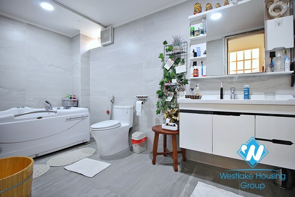 A spacious 5 bedroom house for rent in Nghi tam, Tay ho