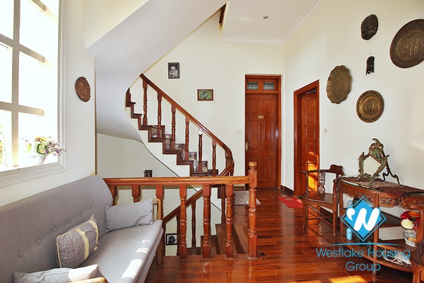 A spacious 5 bedroom house for rent in Nghi tam, Tay ho