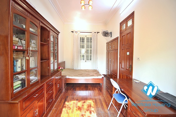 A spacious 5 bedroom house for rent in Nghi tam, Tay ho