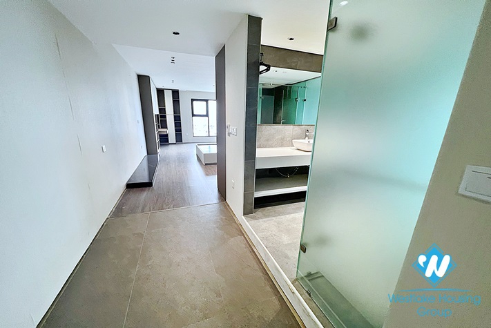 Classy 4-bedroom apartment with great city/lake view