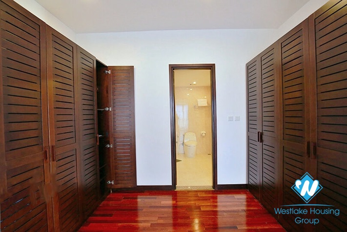 High-class 4 bedrooms apartment for lease in Dang Thai Mai st, Tay Ho