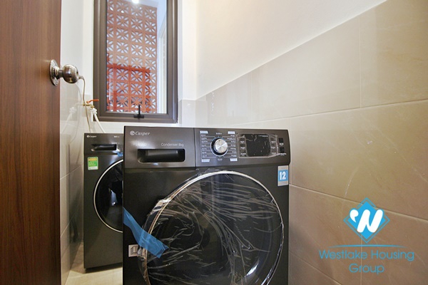 A newly 3 bedroom apartment for rent in Dang thai mai, Tay ho, Hanoi