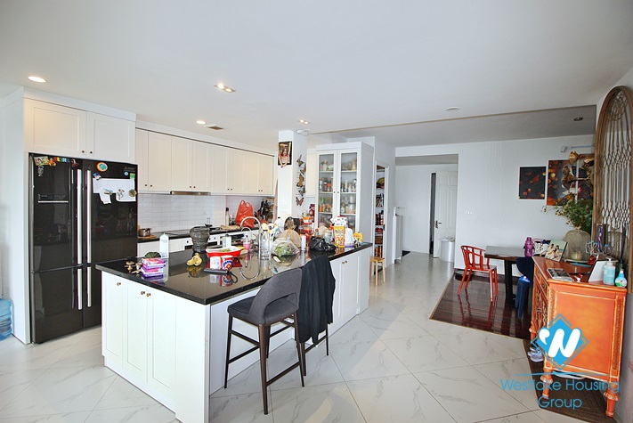 Lake view duplex 4 beds apartment for lease in Quang Khanh st, Tay Ho