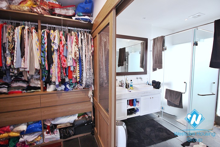 Lake view duplex 4 beds apartment for lease in Quang Khanh st, Tay Ho