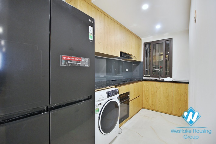 Renovated and lake view 2 beds apartment for rent in Quang An st, Tay Ho