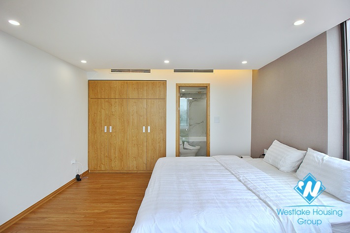 Renovated and lake view 2 beds apartment for rent in Quang An st, Tay Ho