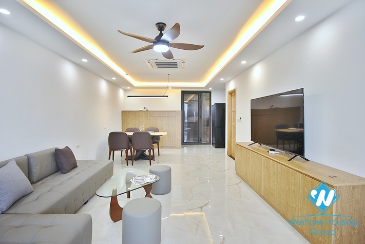 Renovated and lake view 2 beds apartment for rent in Quang An st, Tay Ho