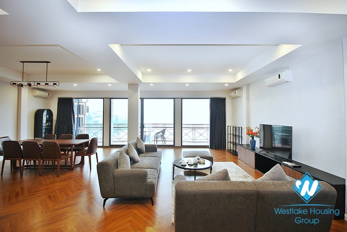 Renovated and lake view 3 beds apartment for rent in Xuan Dieu st, Tay Ho