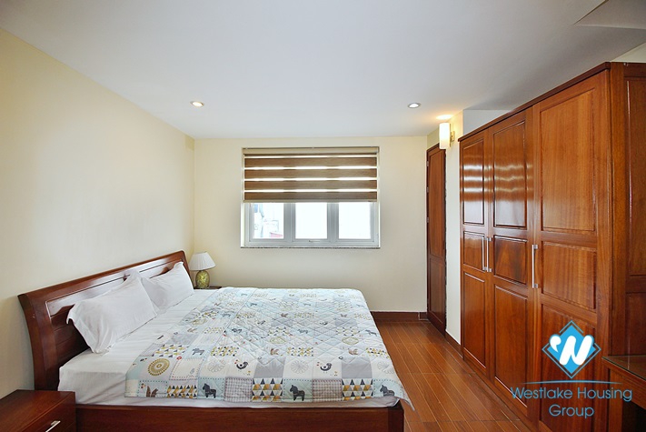 Good 3 bedroom apartment with lake view in Xuan dieu, Tay ho