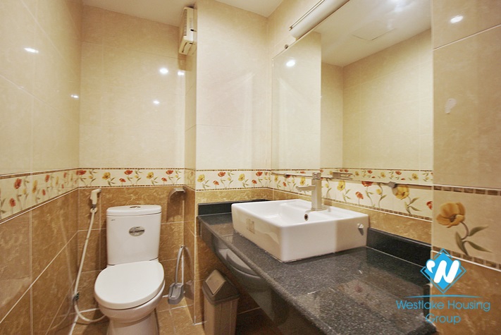 Good 3 bedroom apartment with lake view in Xuan dieu, Tay ho