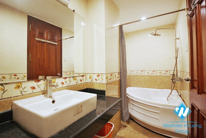 Good 3 bedroom apartment with lake view in Xuan dieu, Tay ho