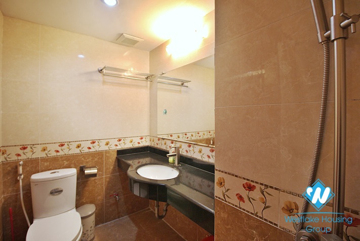 Good 3 bedroom apartment with lake view in Xuan dieu, Tay ho