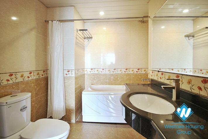 Good 3 bedroom apartment with lake view in Xuan dieu, Tay ho