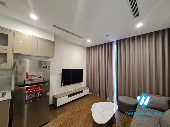 Very nice 2 bedroom apartment for rent in W3 building Vinhome Westpoint Pham Hung.