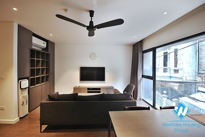 An affordable price and modern 2 bedrooms apartment for rent on Xuan Dieu street, Tay Ho