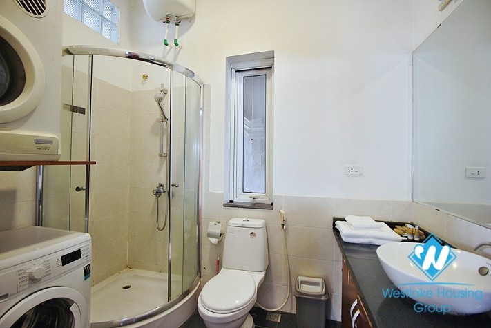 A lake view 2 bedroom apartment for rent in Quang khanh, Tay ho