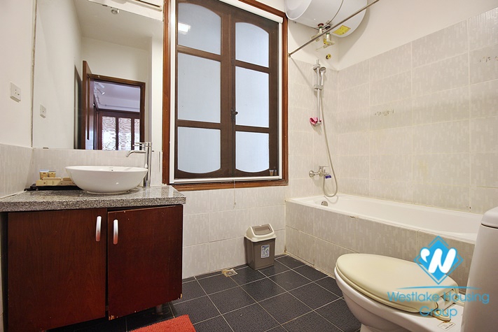 A lake view 2 bedroom apartment for rent in Quang khanh, Tay ho